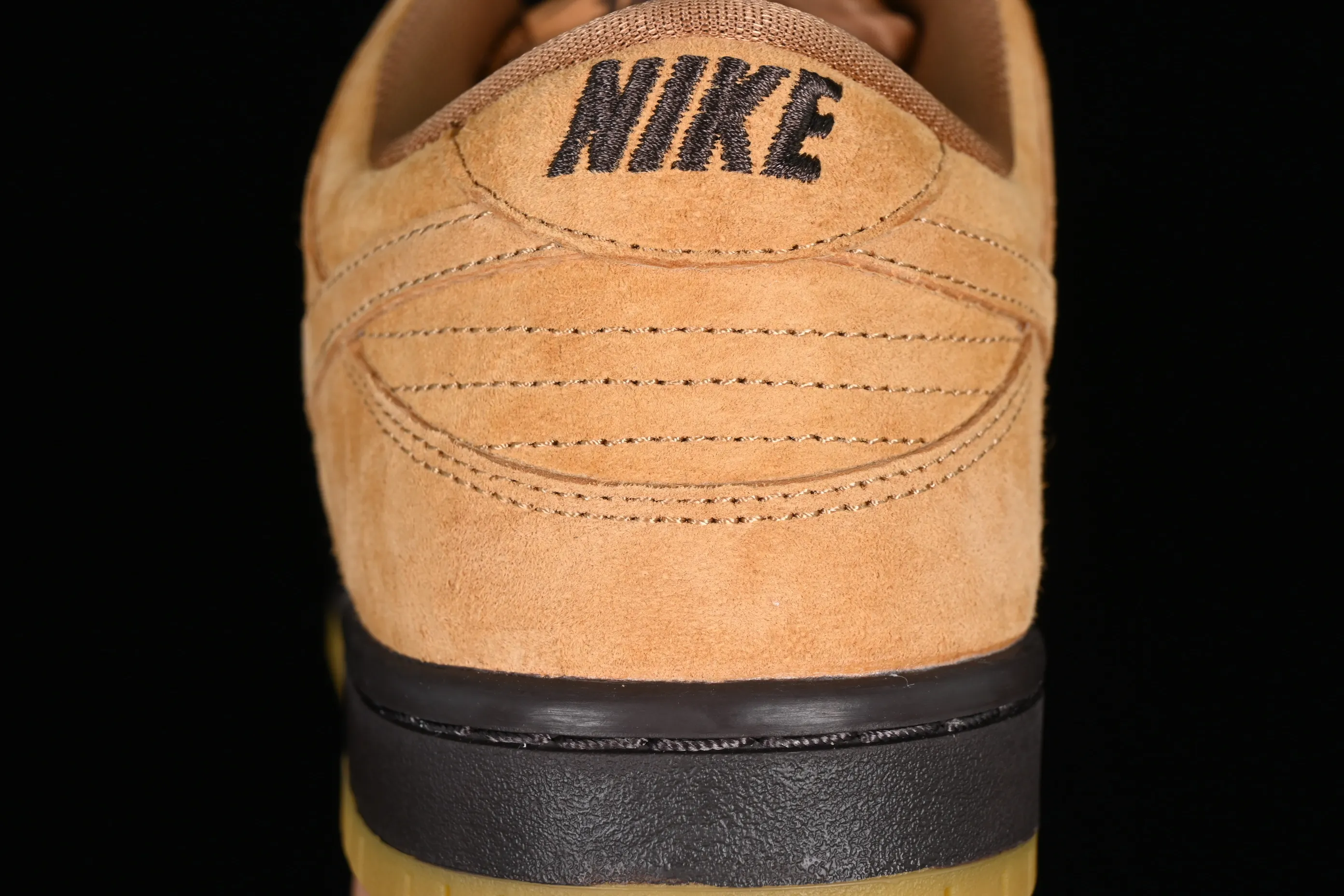 All Categories Nk SB Dunk Series Nk SB Dunk Low Low-top sneakers Nk SB Dunk Low Pro Wheat color Falling yellow low-top sports skateboard shoes BQ6817-204